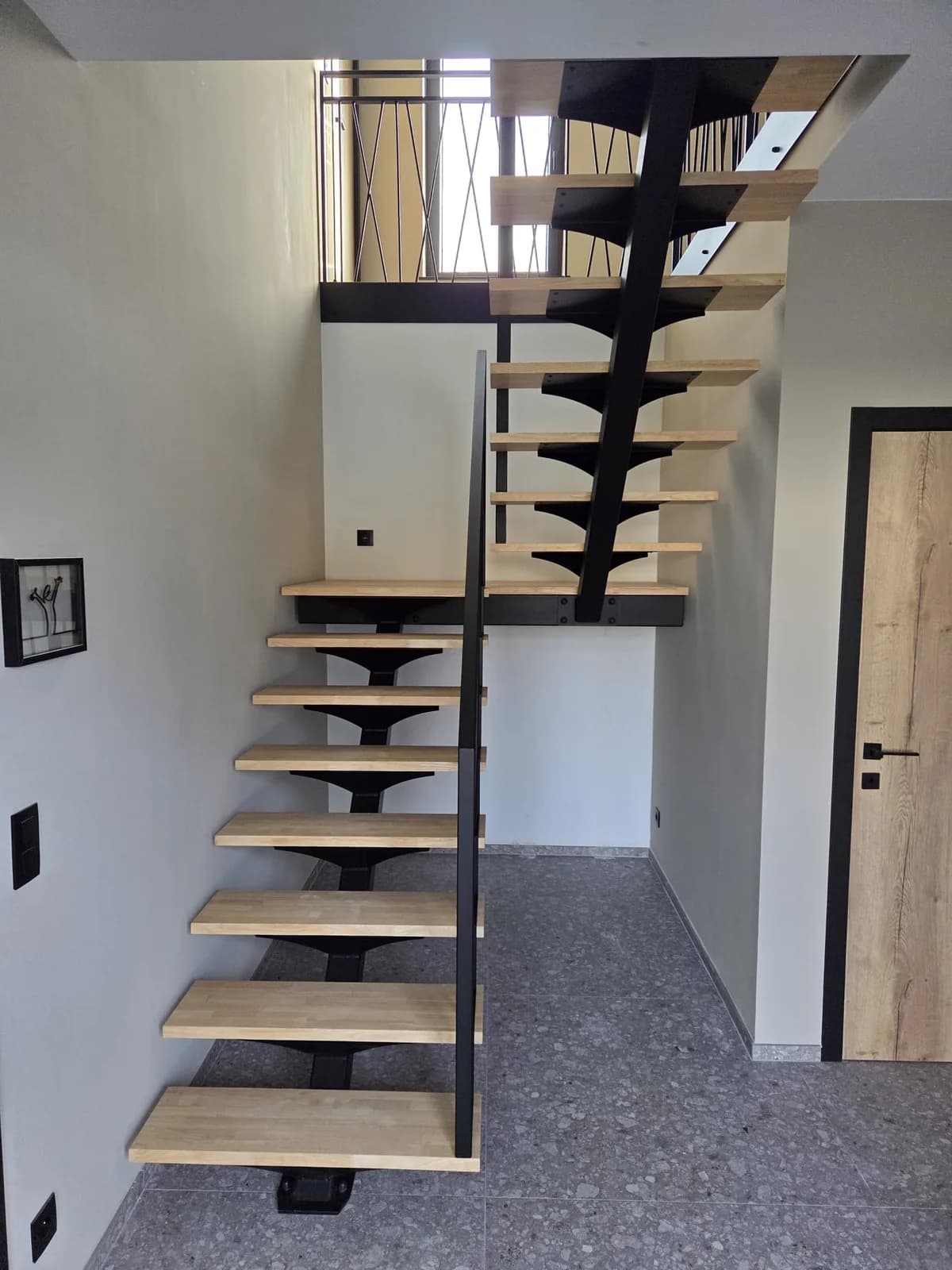 Escalier double volée limon central acier