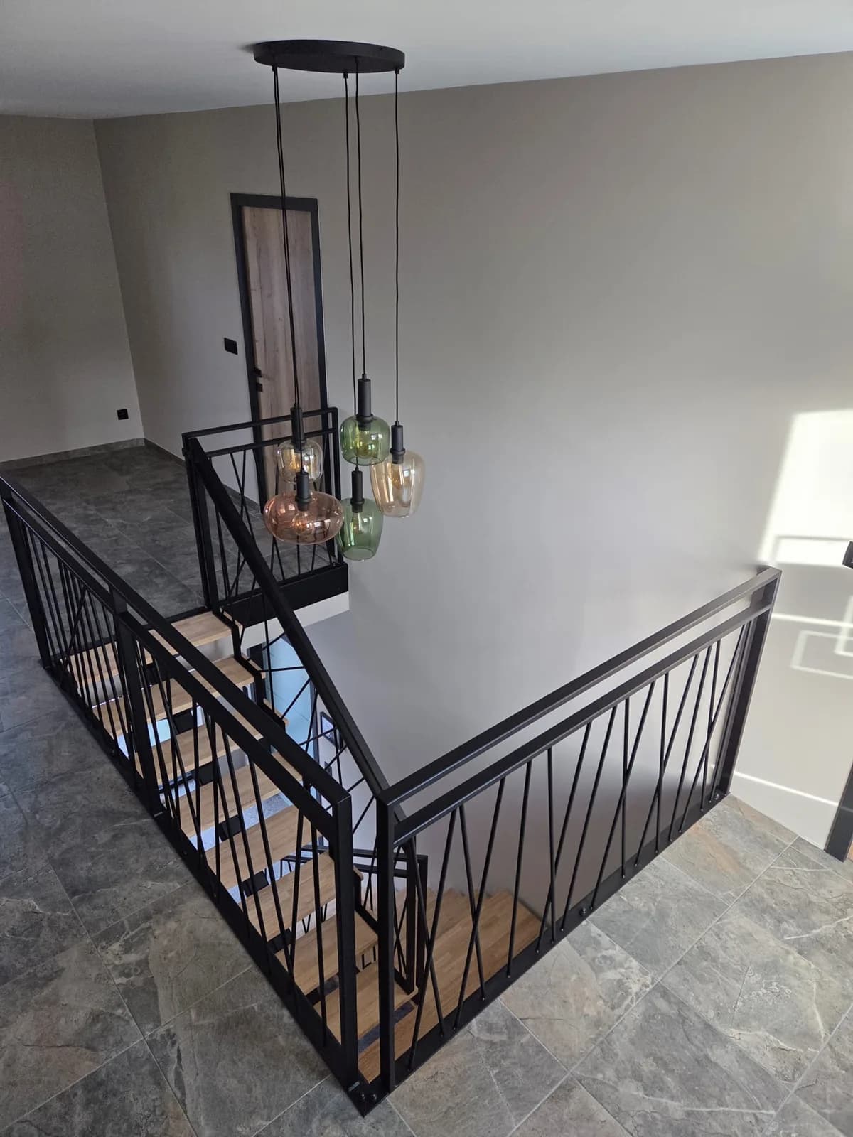 Garde-corps palier acier noir, barreaux obliques