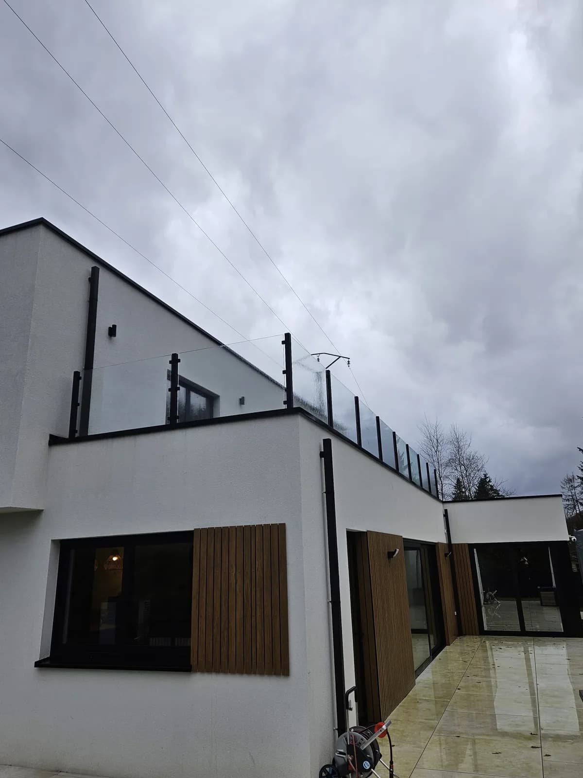 Garde-corps toit-terrasse acier noir et verre