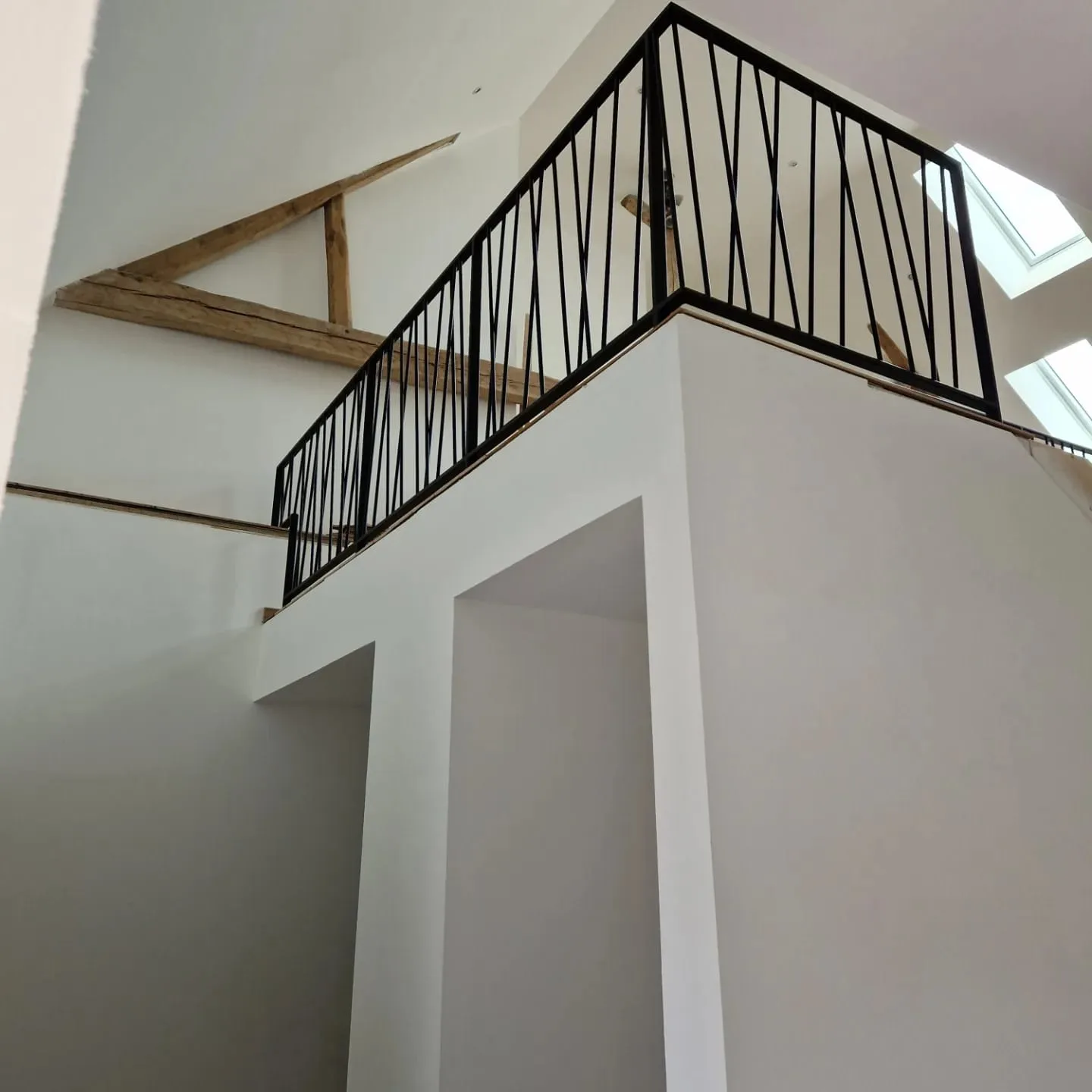 Garde-corps mezzanine acier noir, barreaux obliques