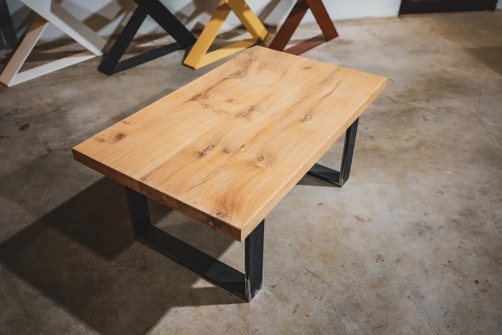 Table basse acier et bois, plateau en chêne massif