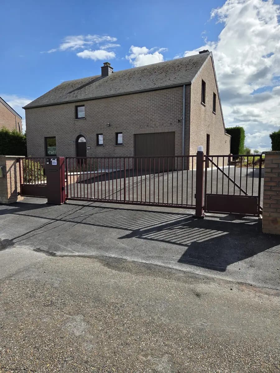 Portail coulissant acier barreaux