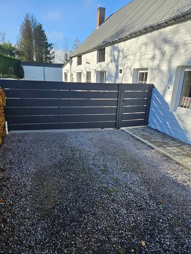 Portail coulissant acier anthracite