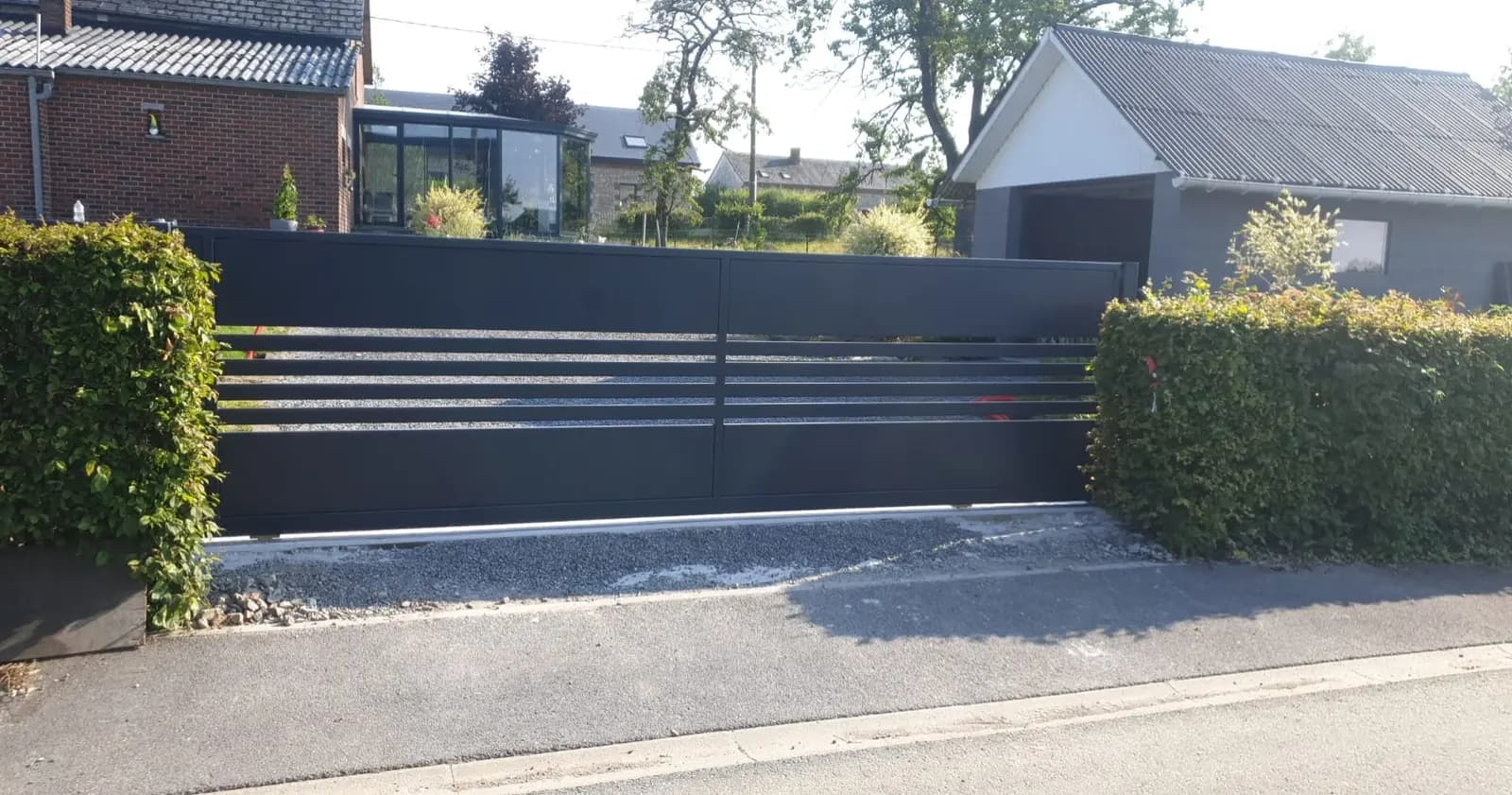 Portail coulissant acier anthracite