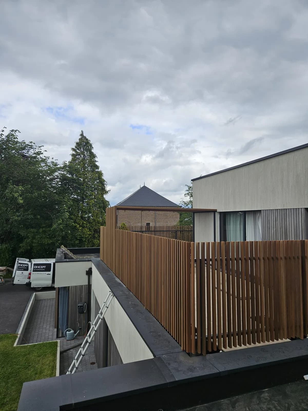 Toit-terrasse avec clôture lames bois