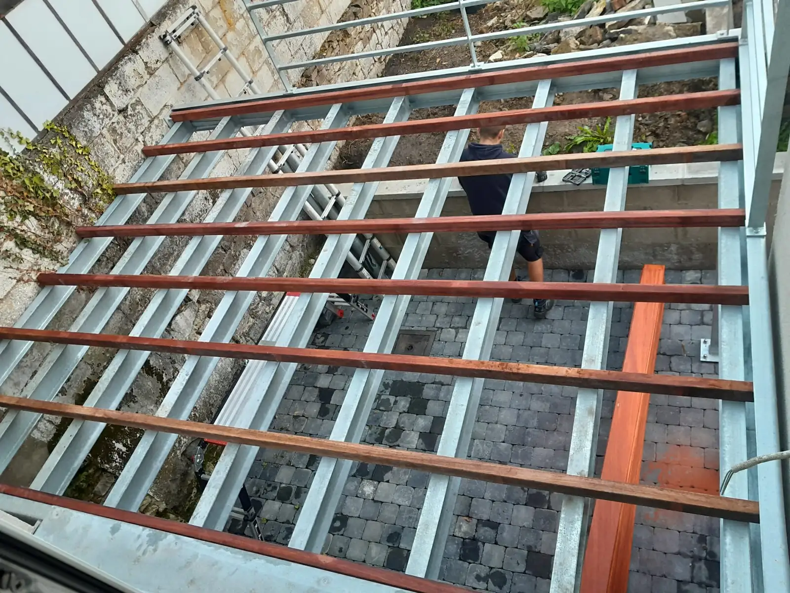 Structure métallique terrasse en construction